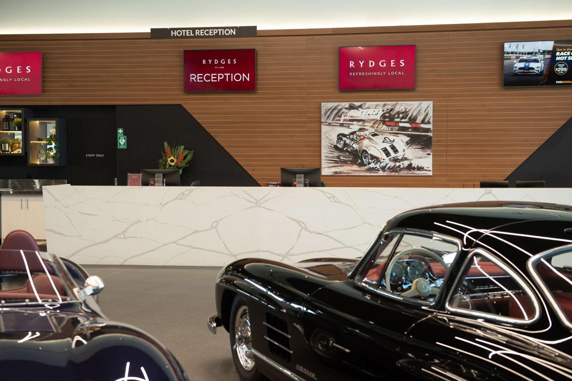 Rydges Pit Lane Hotel Тейлъм Бенд Екстериор снимка