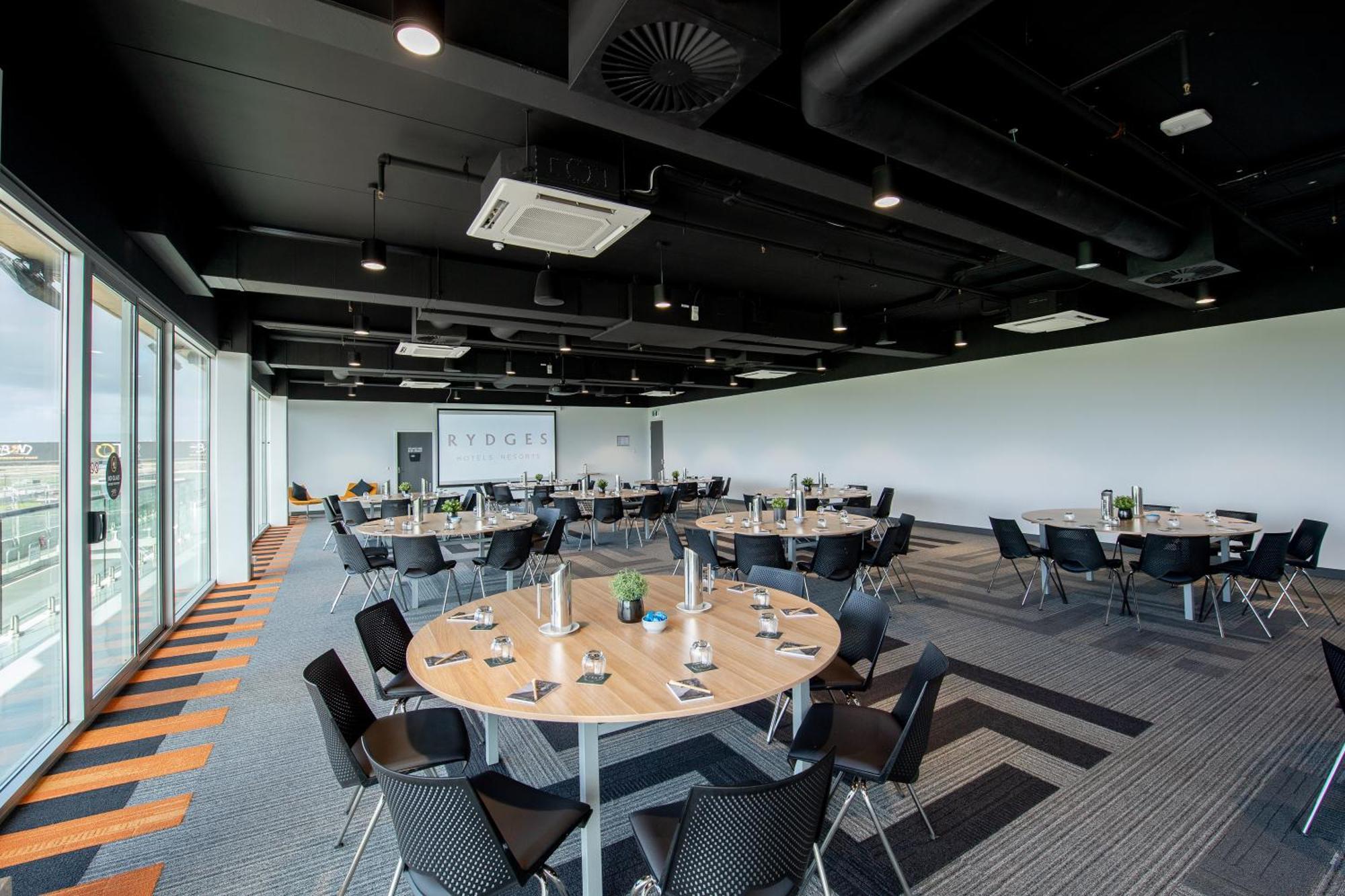 Rydges Pit Lane Hotel Тейлъм Бенд Екстериор снимка
