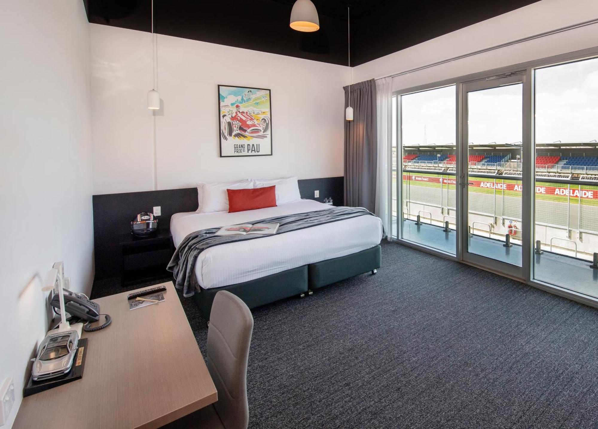 Rydges Pit Lane Hotel Тейлъм Бенд Стая снимка