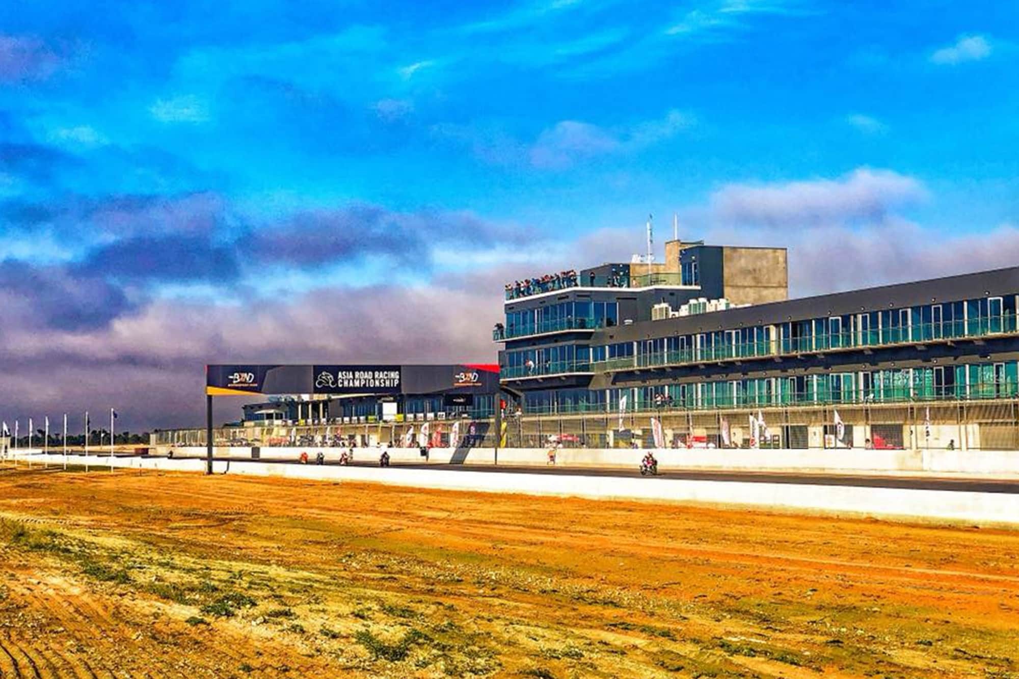 Rydges Pit Lane Hotel Тейлъм Бенд Екстериор снимка