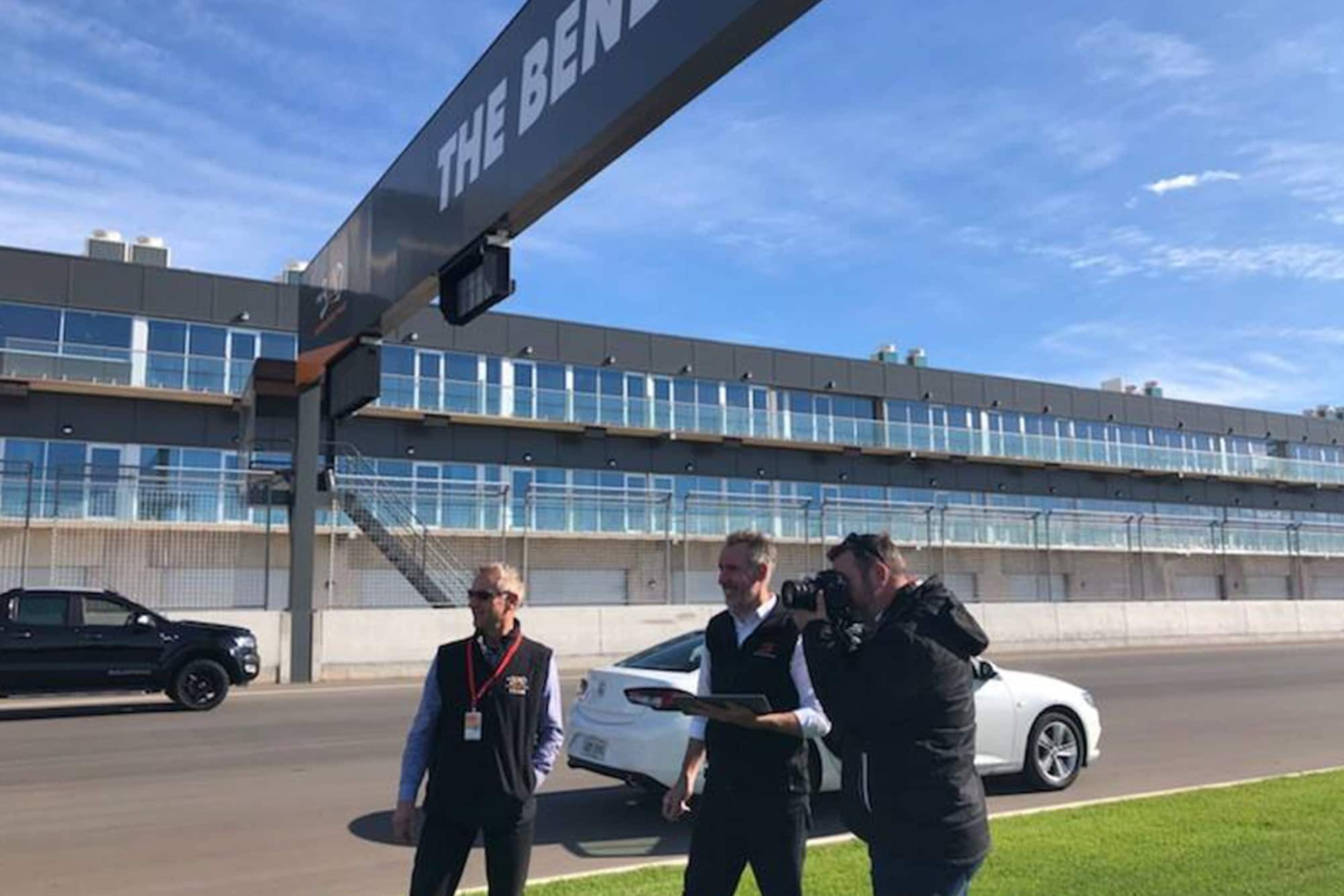 Rydges Pit Lane Hotel Тейлъм Бенд Екстериор снимка