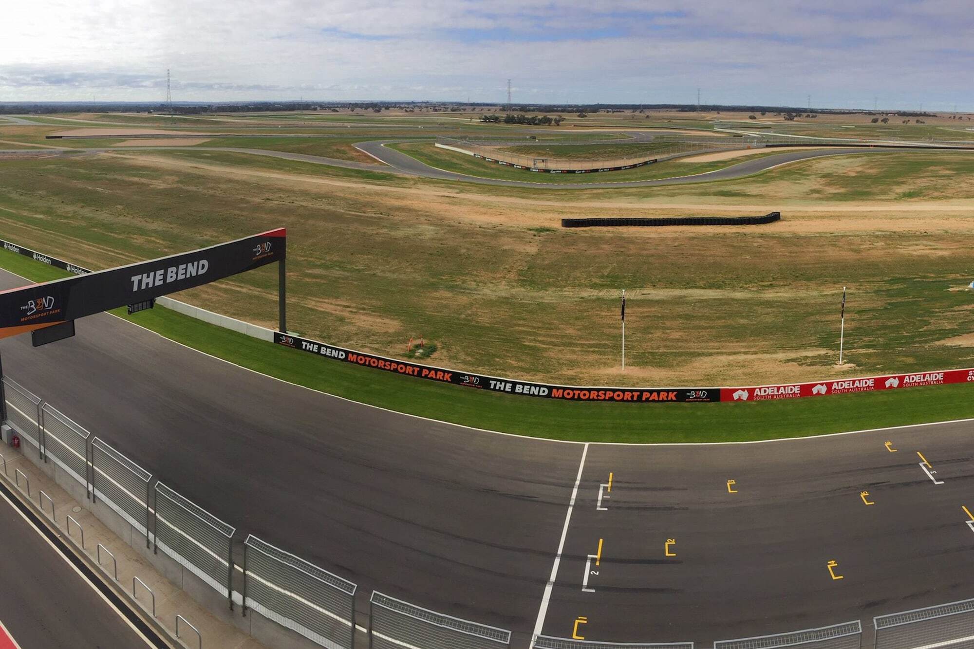 Rydges Pit Lane Hotel Тейлъм Бенд Екстериор снимка