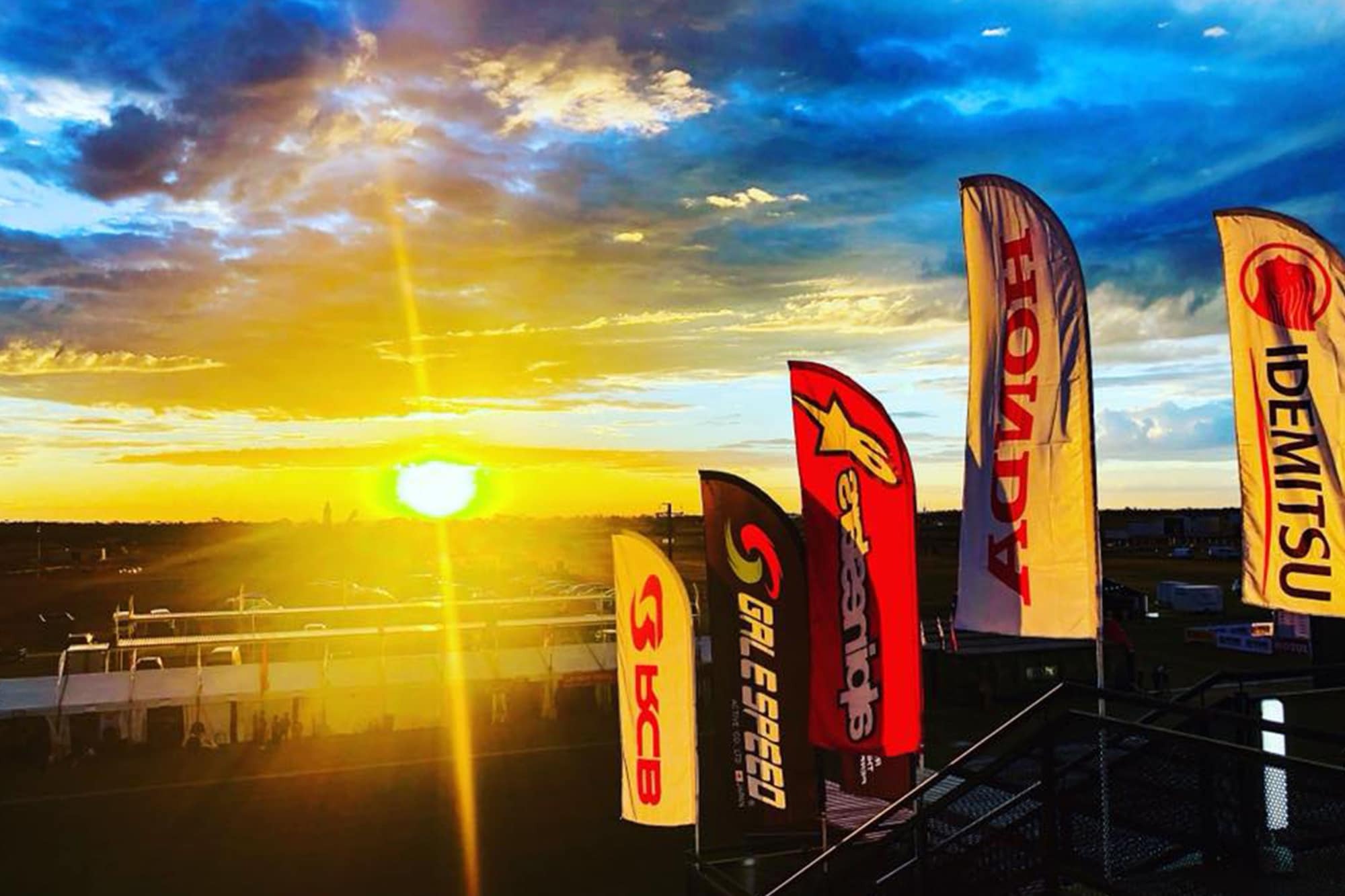 Rydges Pit Lane Hotel Тейлъм Бенд Екстериор снимка